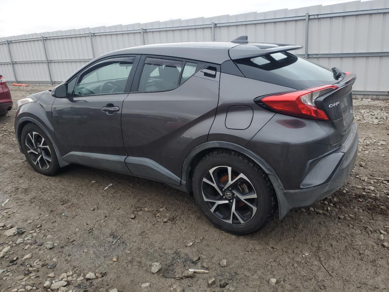 VIN NMTKHMBX5JR028747 2018 TOYOTA C-HR no.2