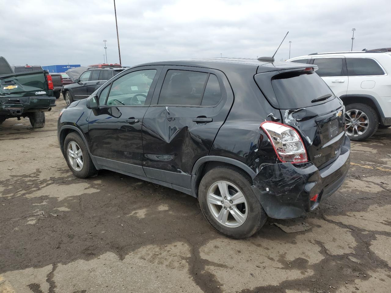 3GNCJKSB5KL372449 2019 CHEVROLET TRAX - Image 2