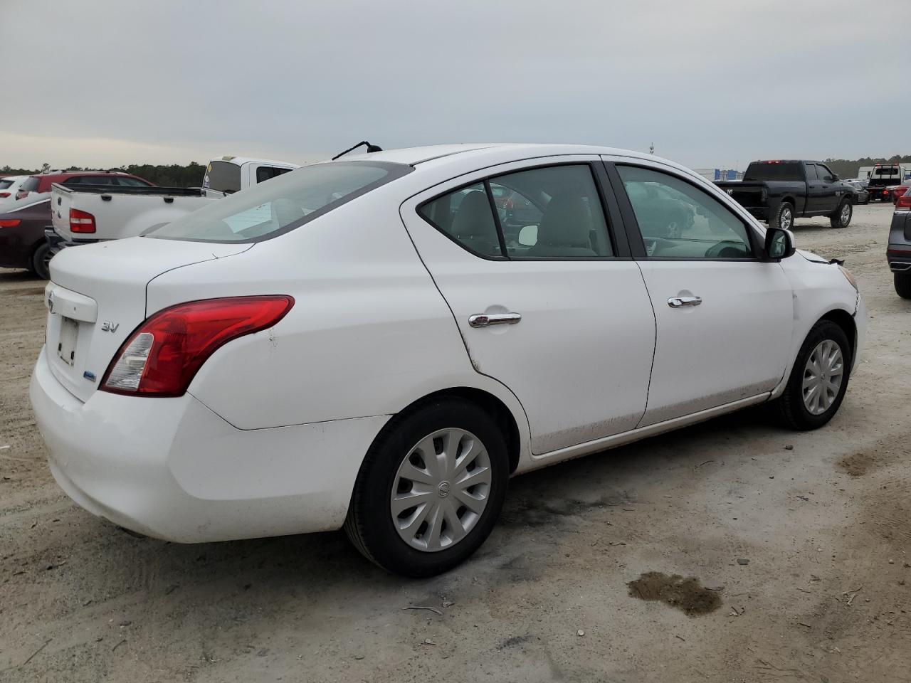 2012 Nissan Versa - Image 3