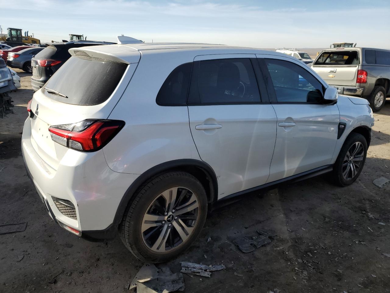 2020 Mitsubishi Outlander - Image 3