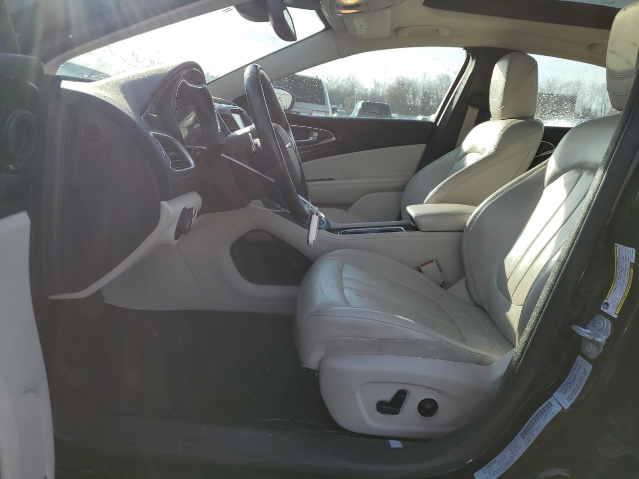 2016 Chrysler 200 - Image 7