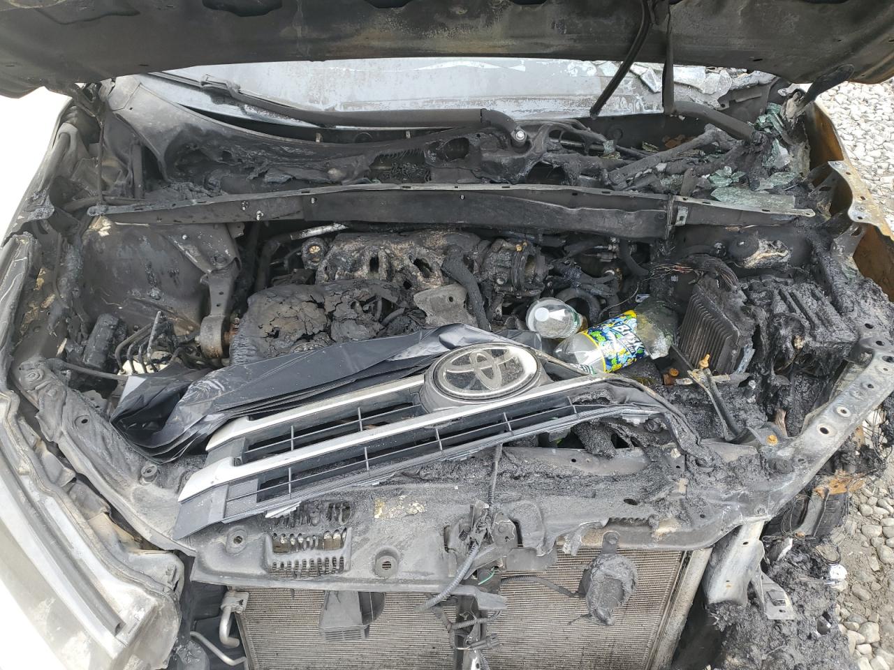 2019 Toyota Highlander - Image 12
