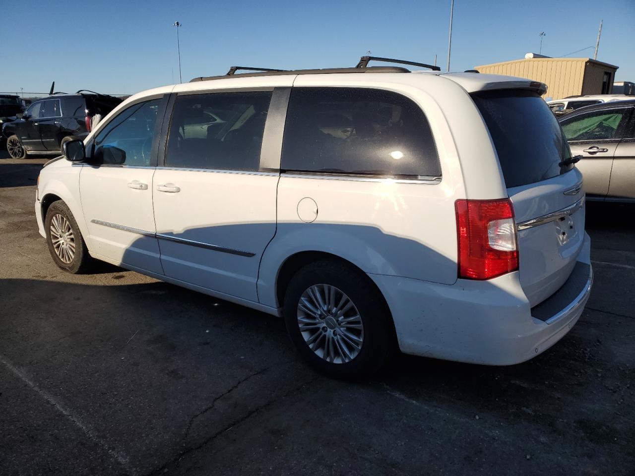 VIN 2C4RC1CG0FR617703 2015 CHRYSLER MINIVAN no.2