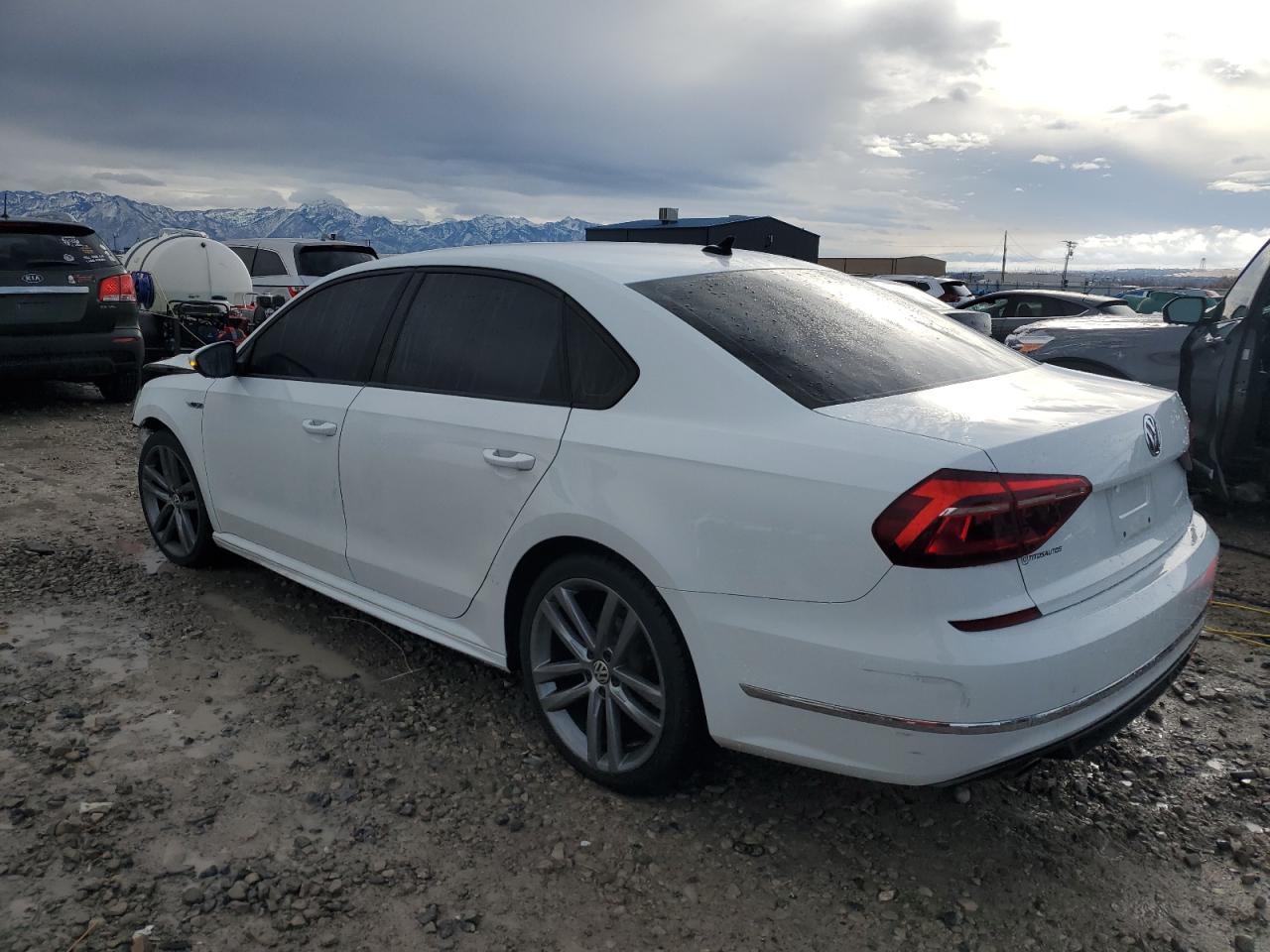2018 Volkswagen Passat - Image 2