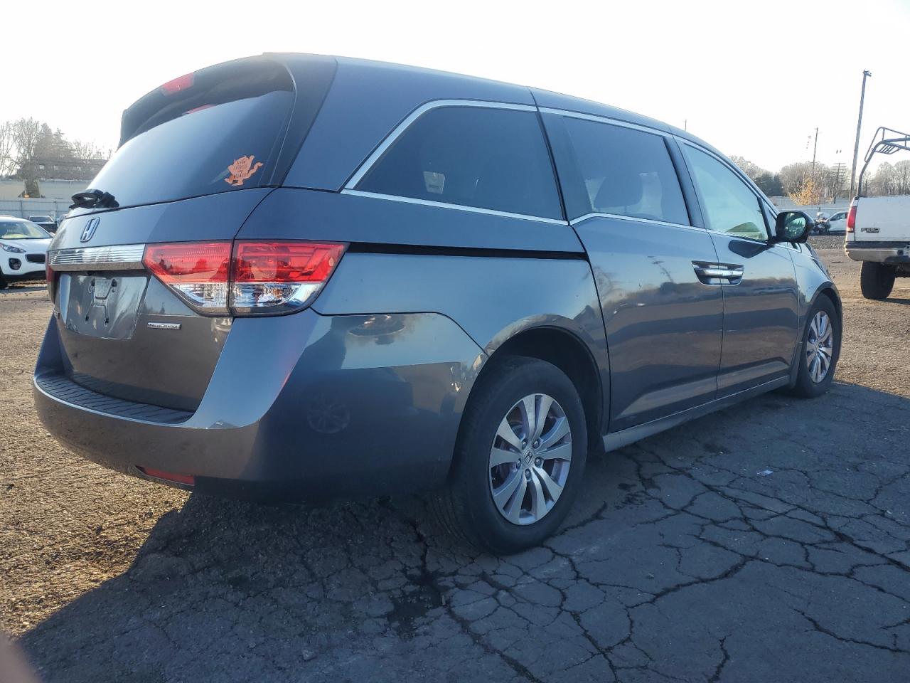 VIN 5FNRL5H38GB010443 2016 HONDA ODYSSEY no.3