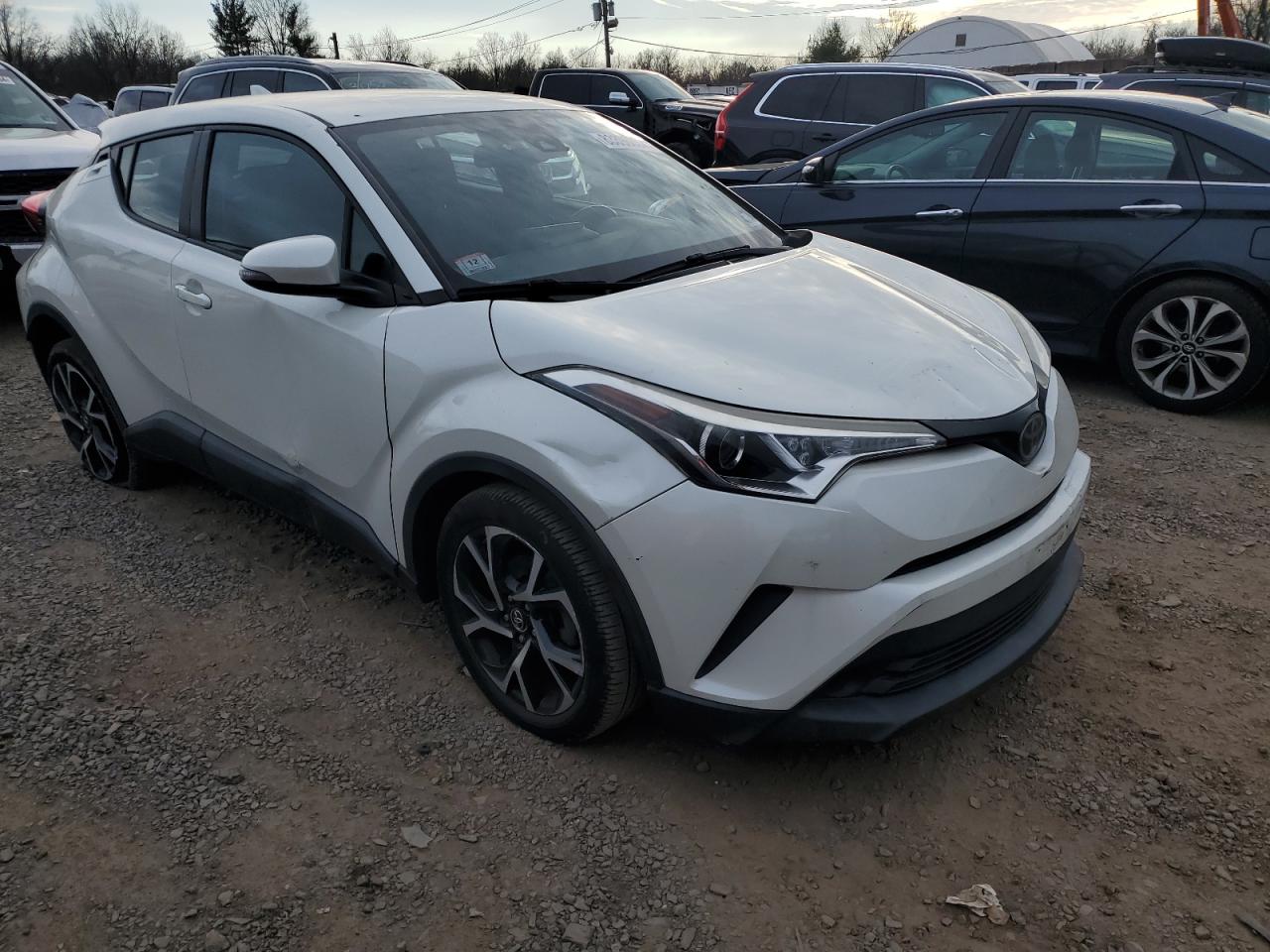 VIN NMTKHMBXXJR012057 2018 TOYOTA C-HR no.4