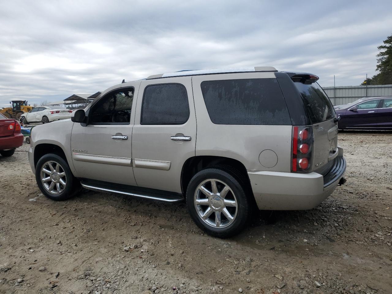 2008 GMC Yukon - Image 2