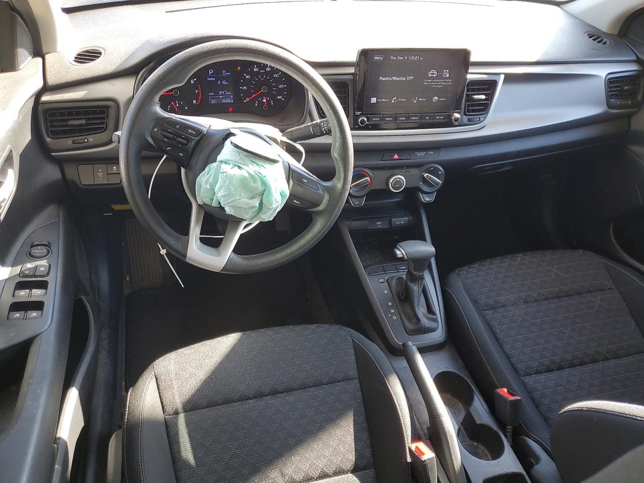 2023 Kia Rio - Image 8