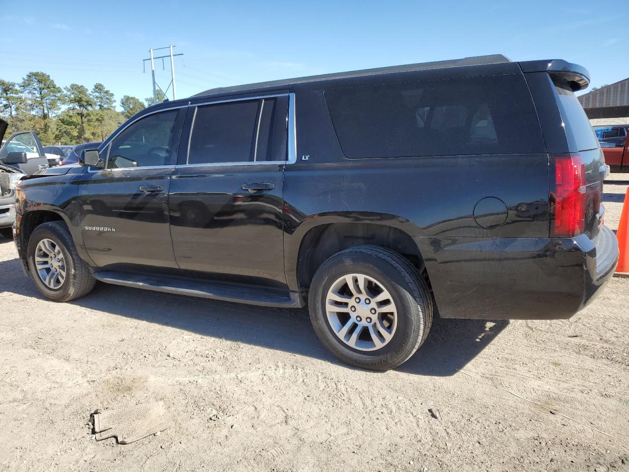 VIN 1GNSCHKC1JR268730 2018 CHEVROLET SUBURBAN no.2