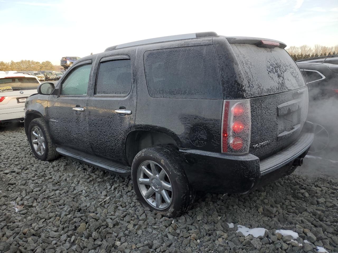 2007 GMC Yukon - Image 2