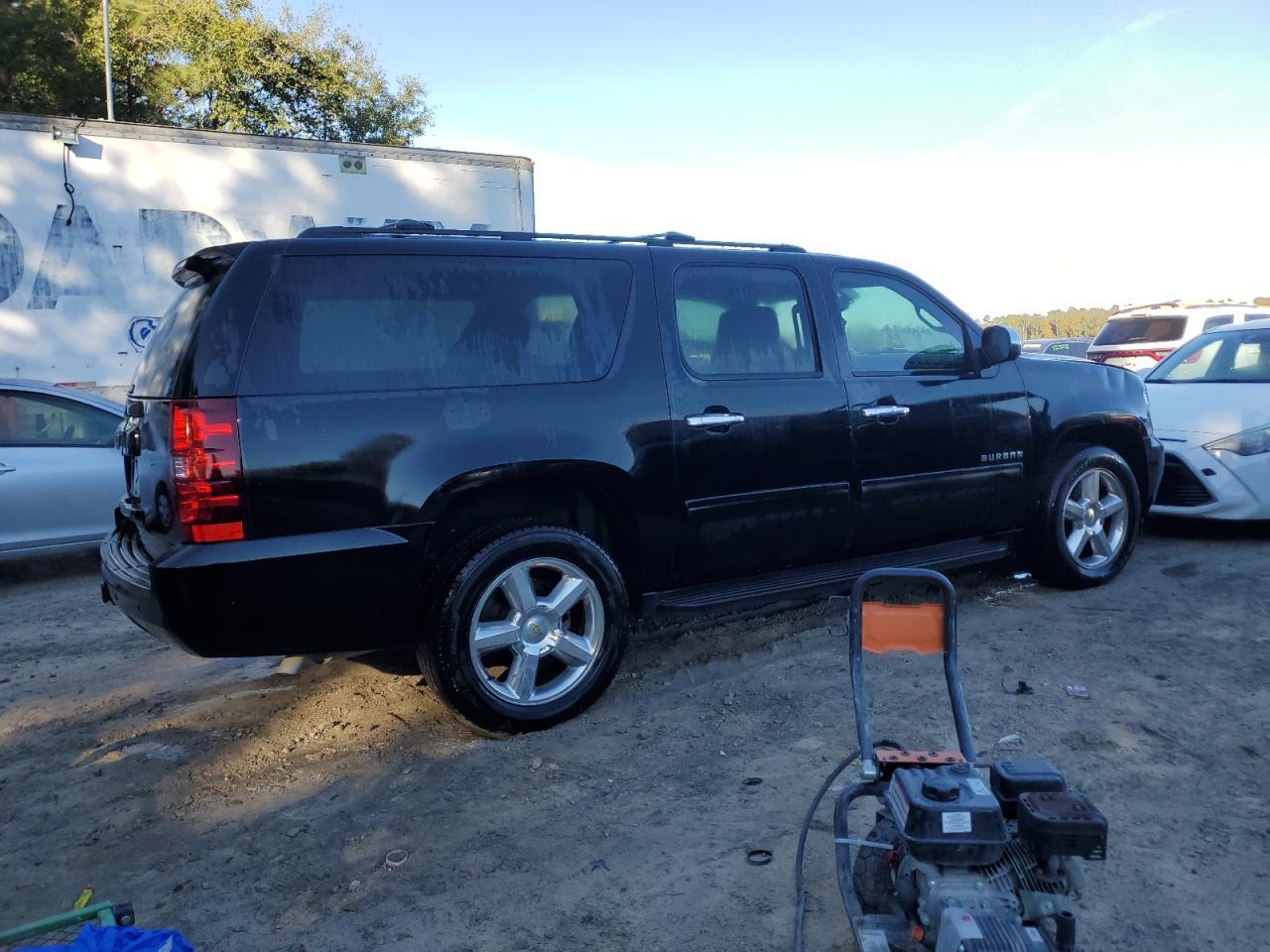 2014 Chevrolet Suburban - Image 3