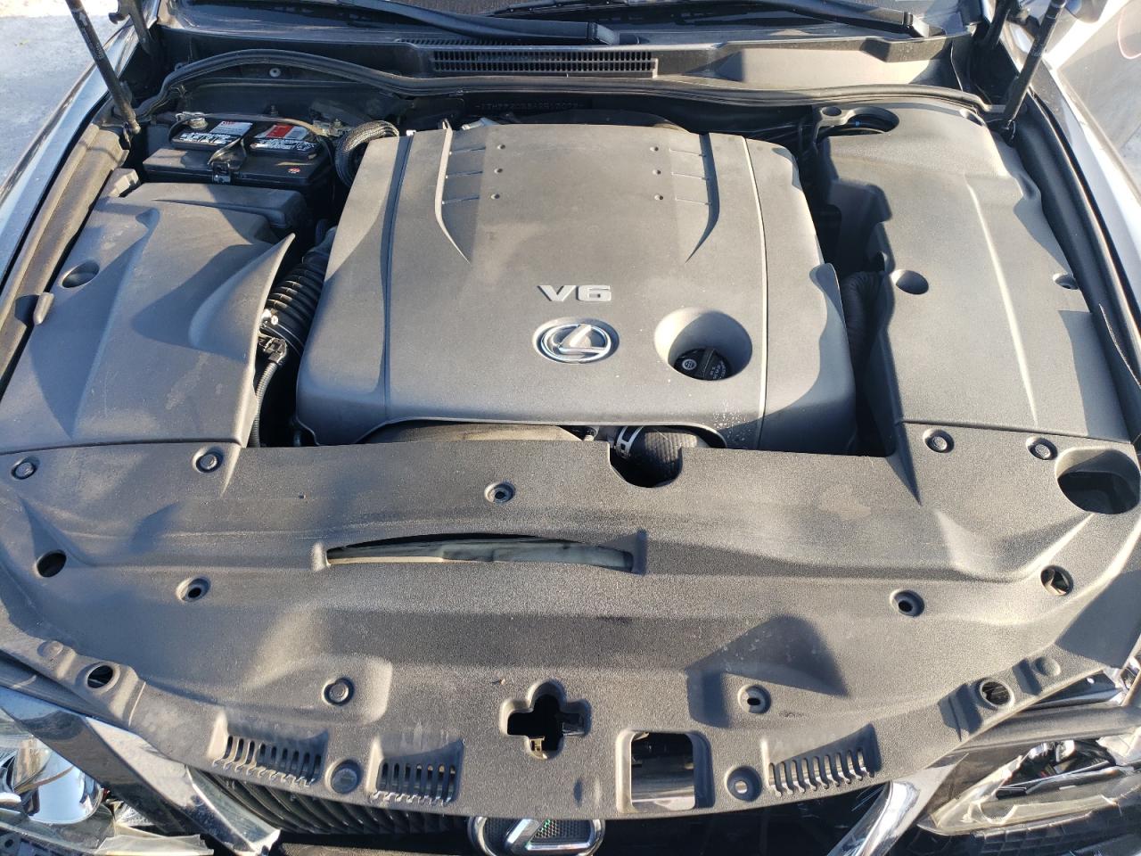 2010 Lexus IS - Image 12