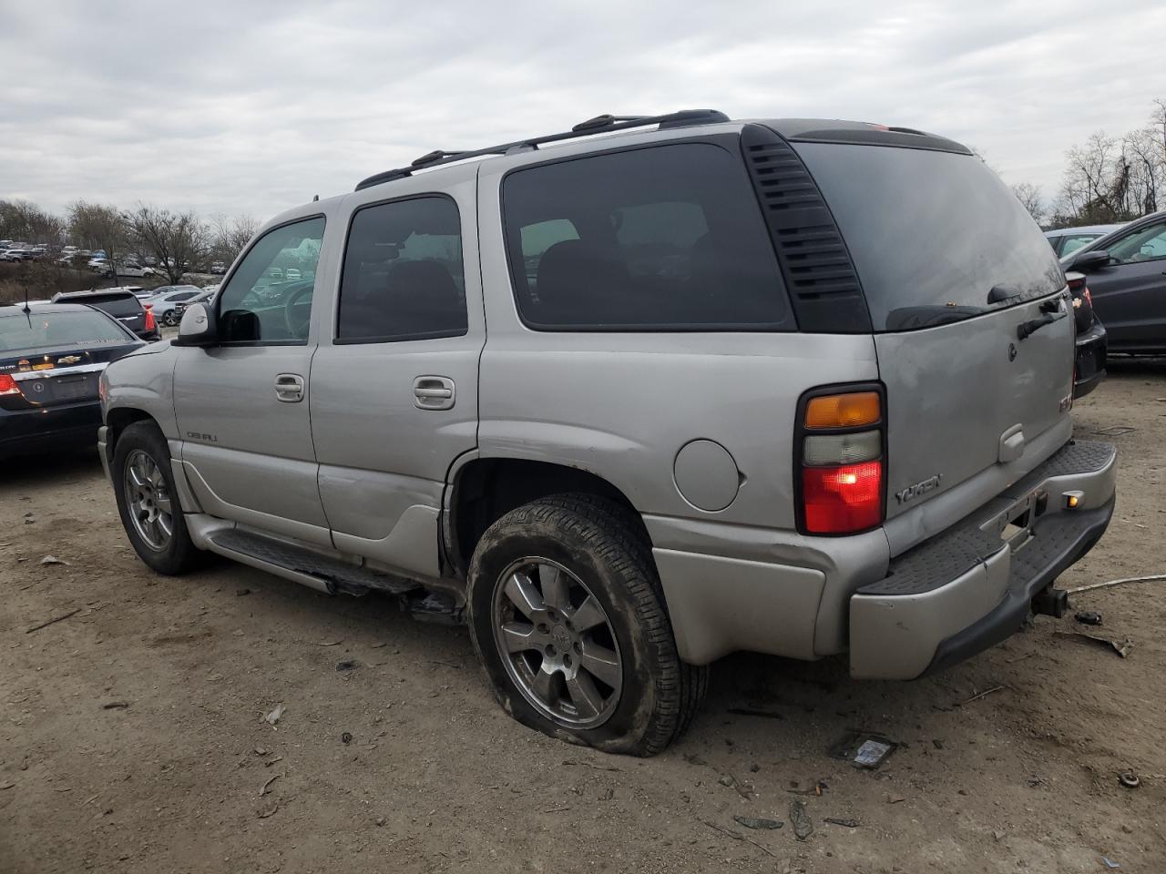 2006 GMC Yukon - Image 2