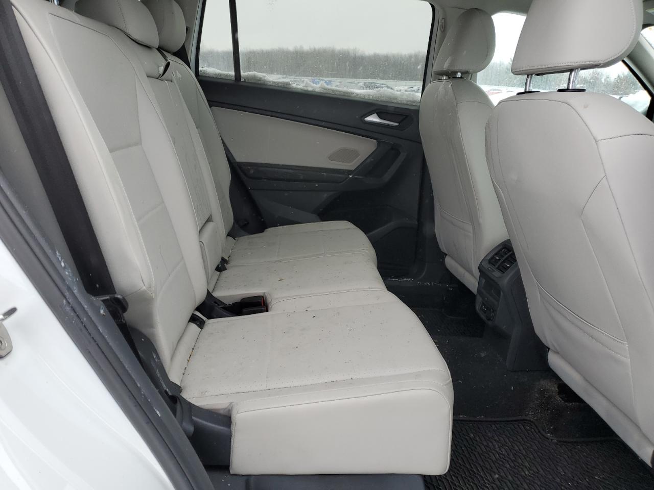 2020 Volkswagen Tiguan - Image 11