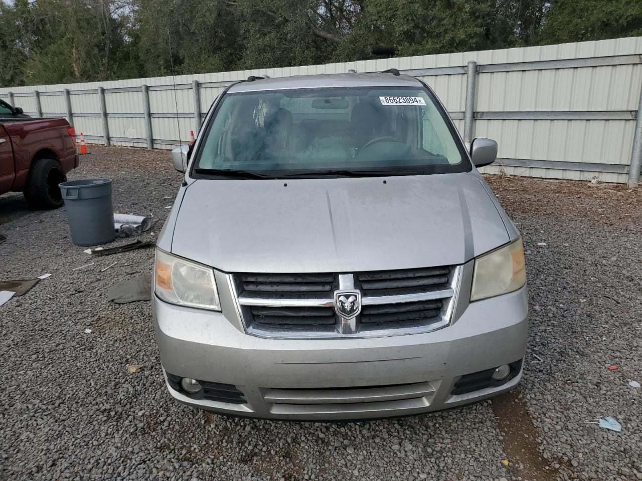 2010 Dodge Caravan - Image 5