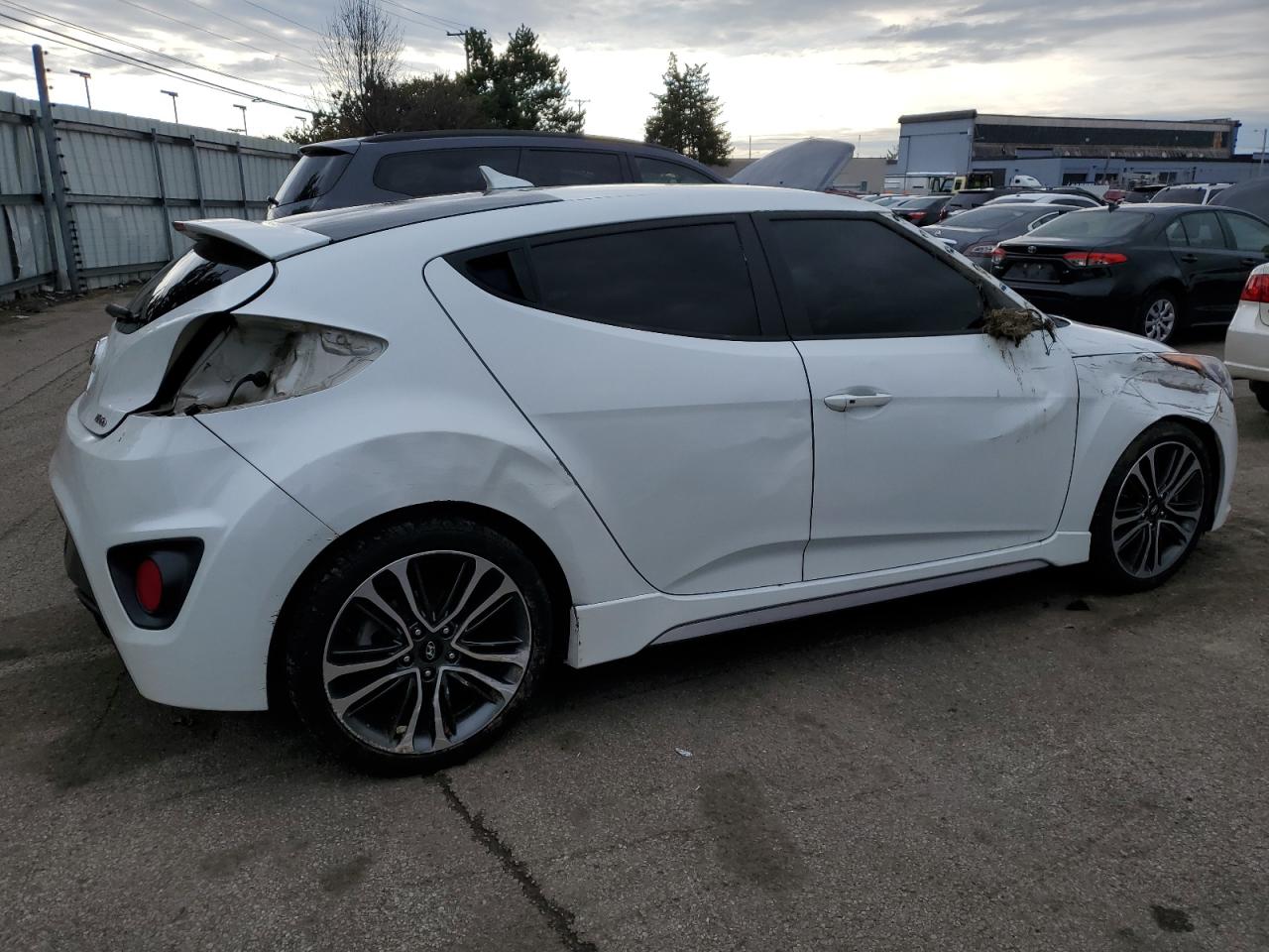 2016 Hyundai Veloster - Image 3