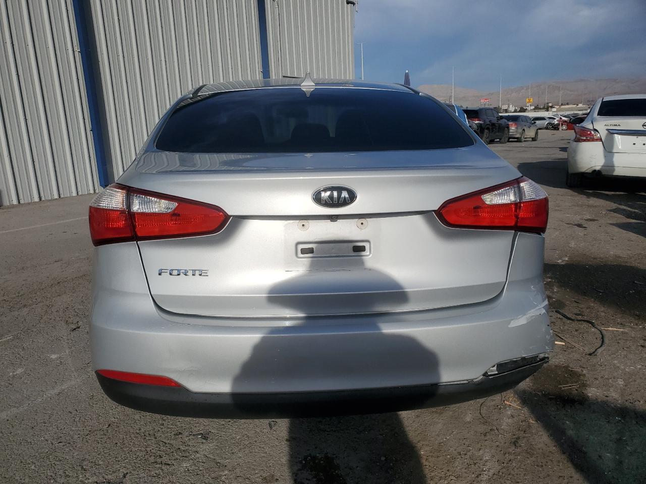 VIN KNAFX4A62G5499037 2016 KIA FORTE no.6