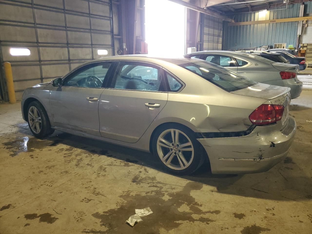 2014 Volkswagen Passat - Image 2