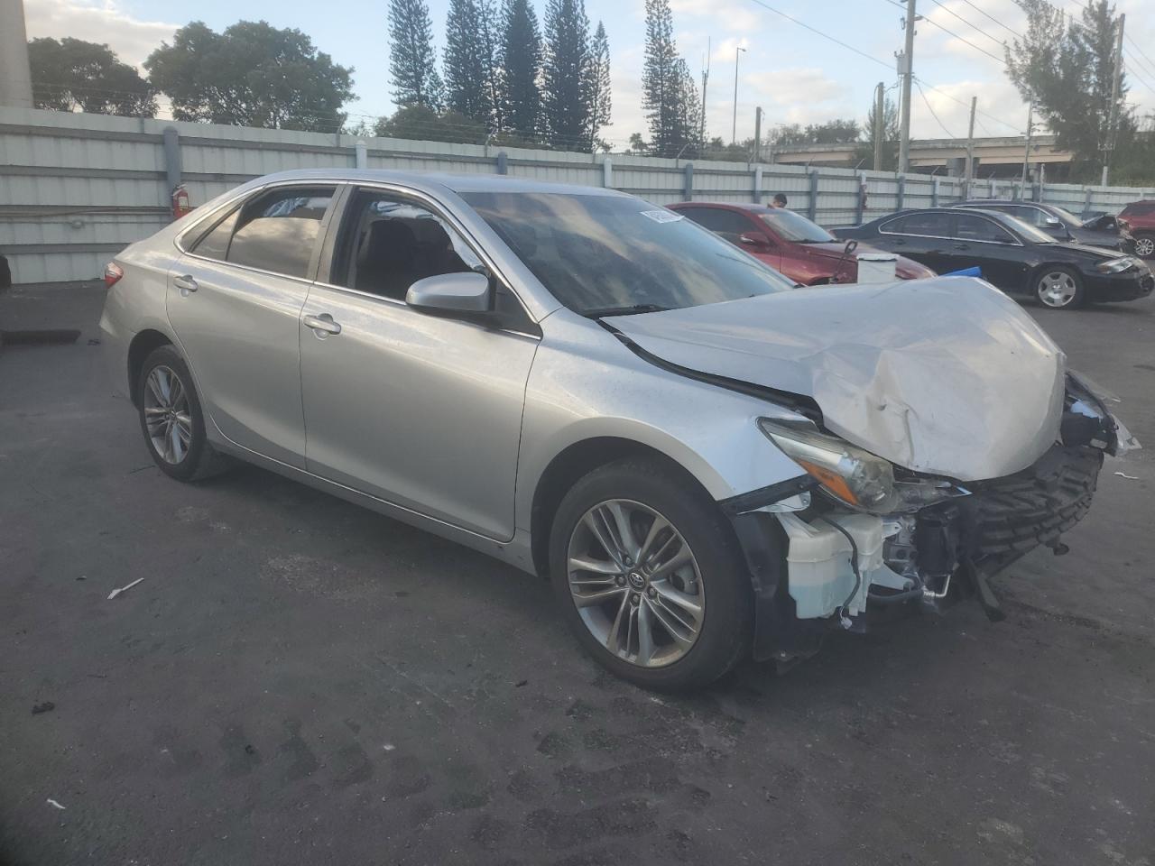 VIN 4T1BF1FK7HU335679 2017 TOYOTA CAMRY no.4