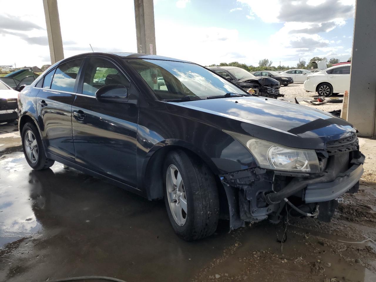 VIN 1G1PC5SB0F7281372 2015 CHEVROLET CRUZE no.4