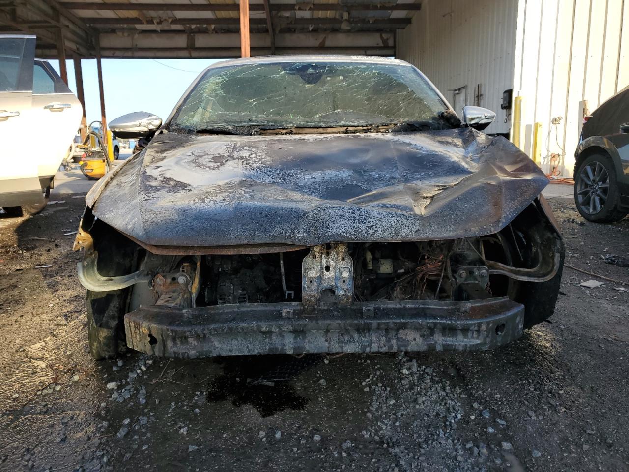 2017 Volkswagen Passat - Image 5