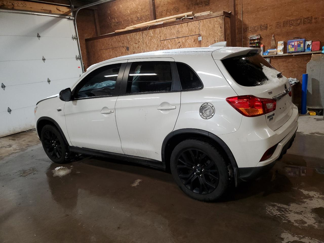 2019 Mitsubishi Outlander - Image 2