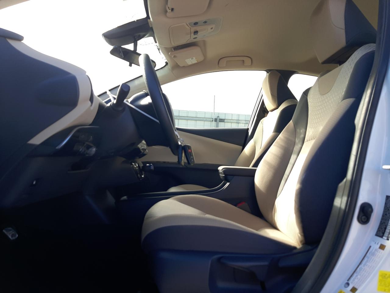 2017 Toyota Prius - Image 7