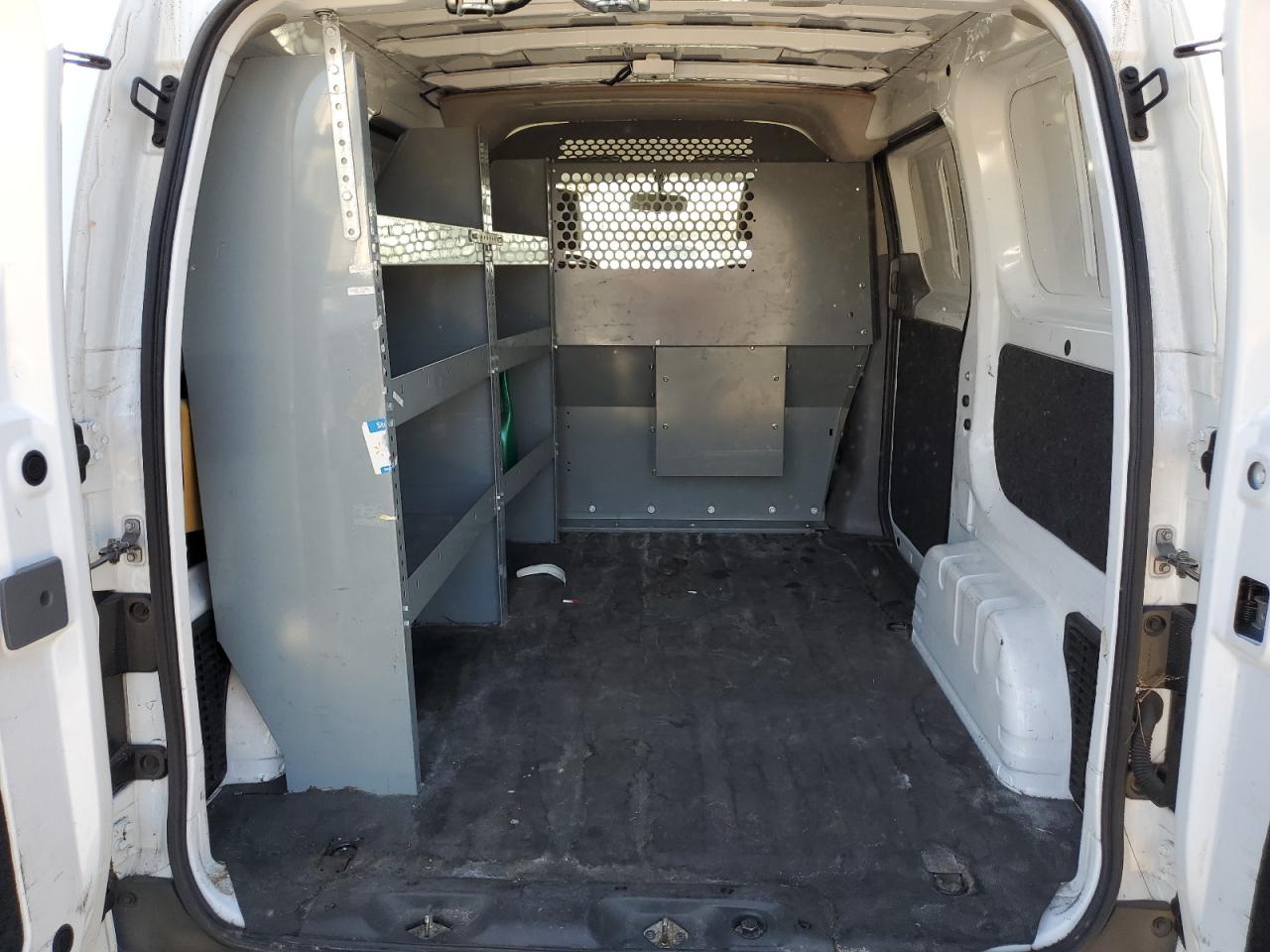 2015 Chevrolet Express - Image 10