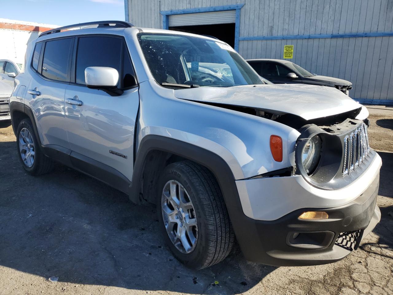 VIN ZACCJABB5JPJ25132 2018 JEEP RENEGADE no.4