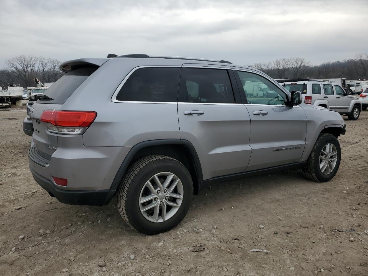 2018 Jeep Grand Cherokee - Image 3