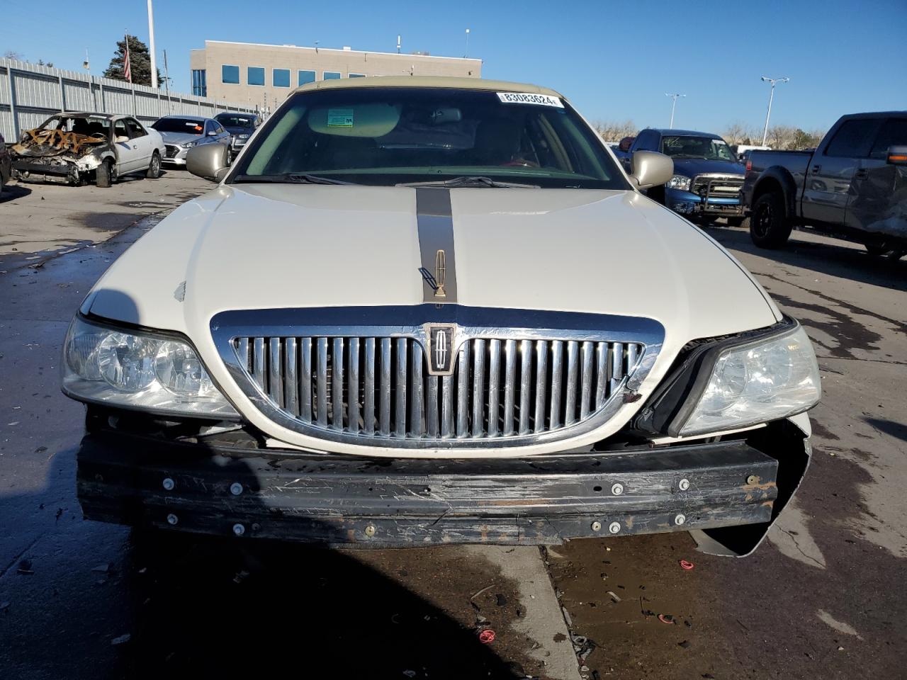 2005 Lincoln Town Car - Image 5