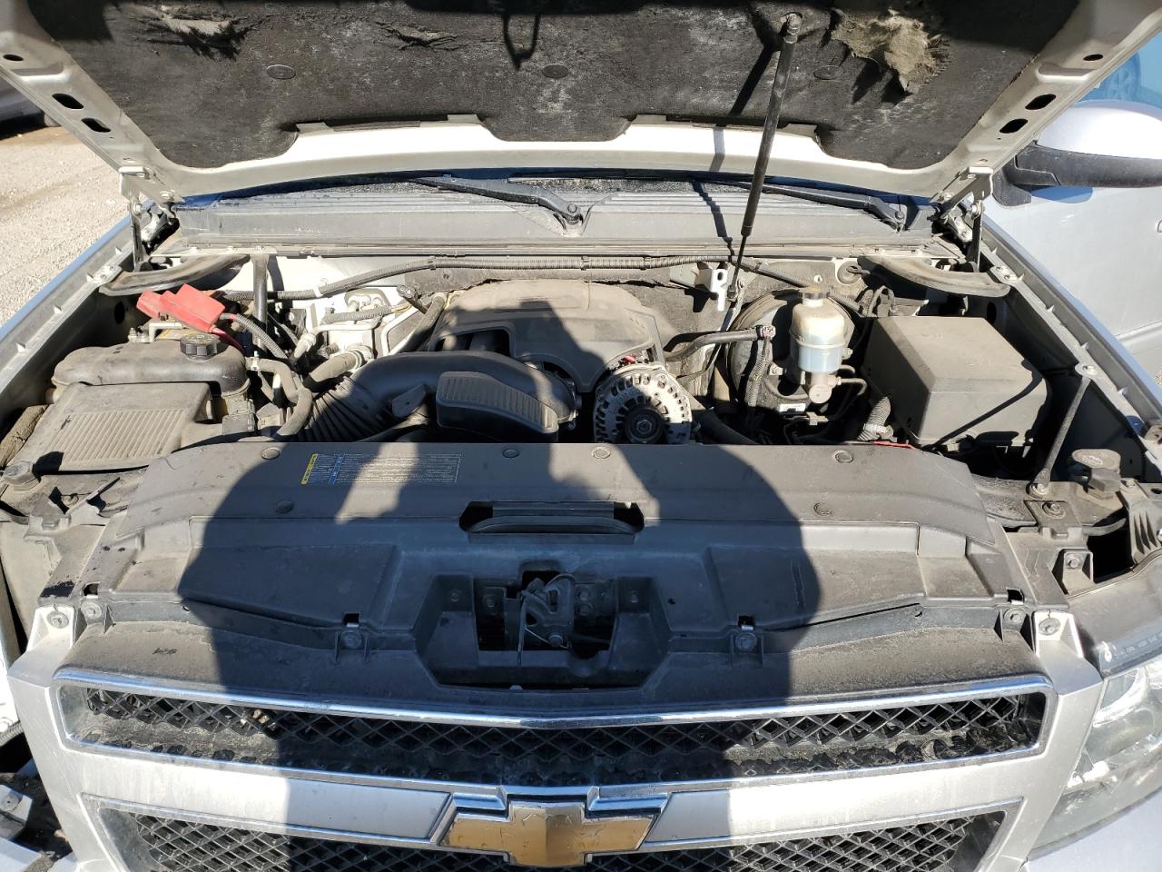 2010 Chevrolet Suburban - Image 14