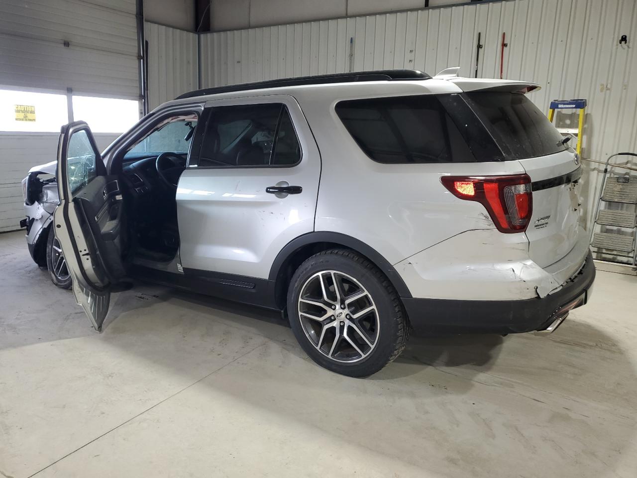 2017 Ford Explorer - Image 2