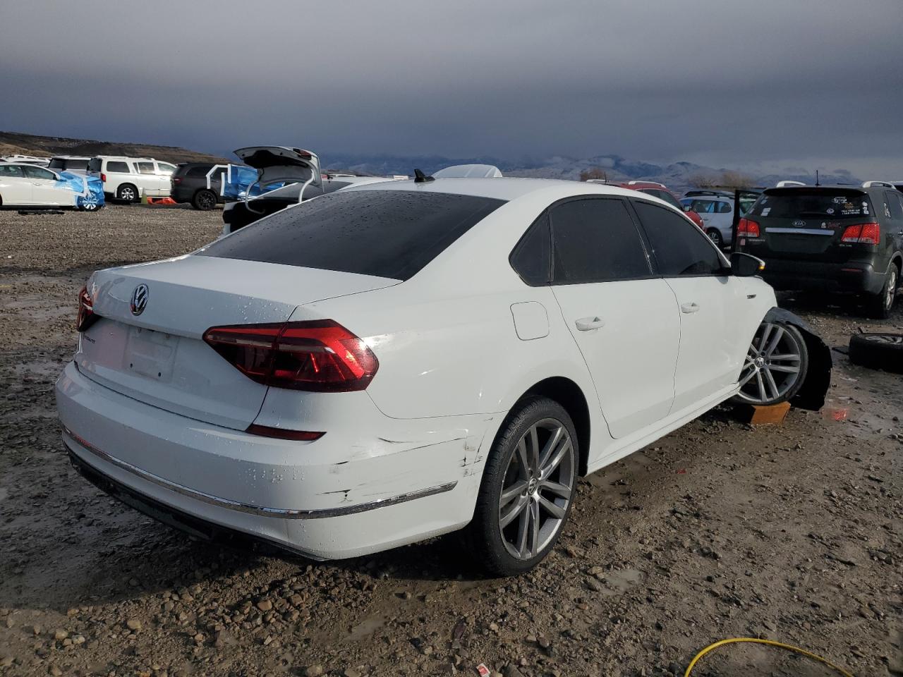2018 Volkswagen Passat - Image 3