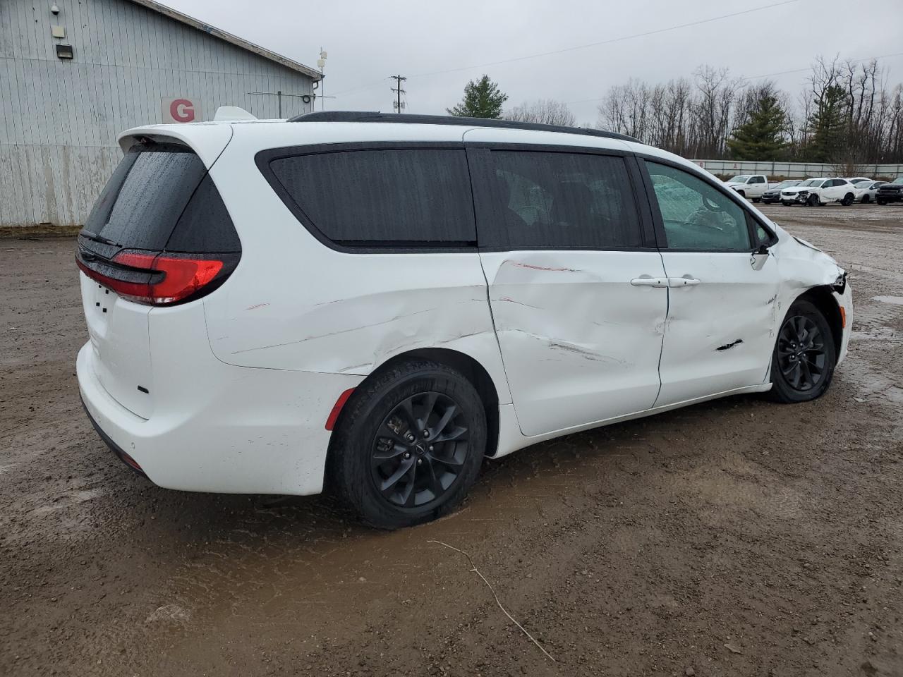 2021 Chrysler Pacifica - Image 3