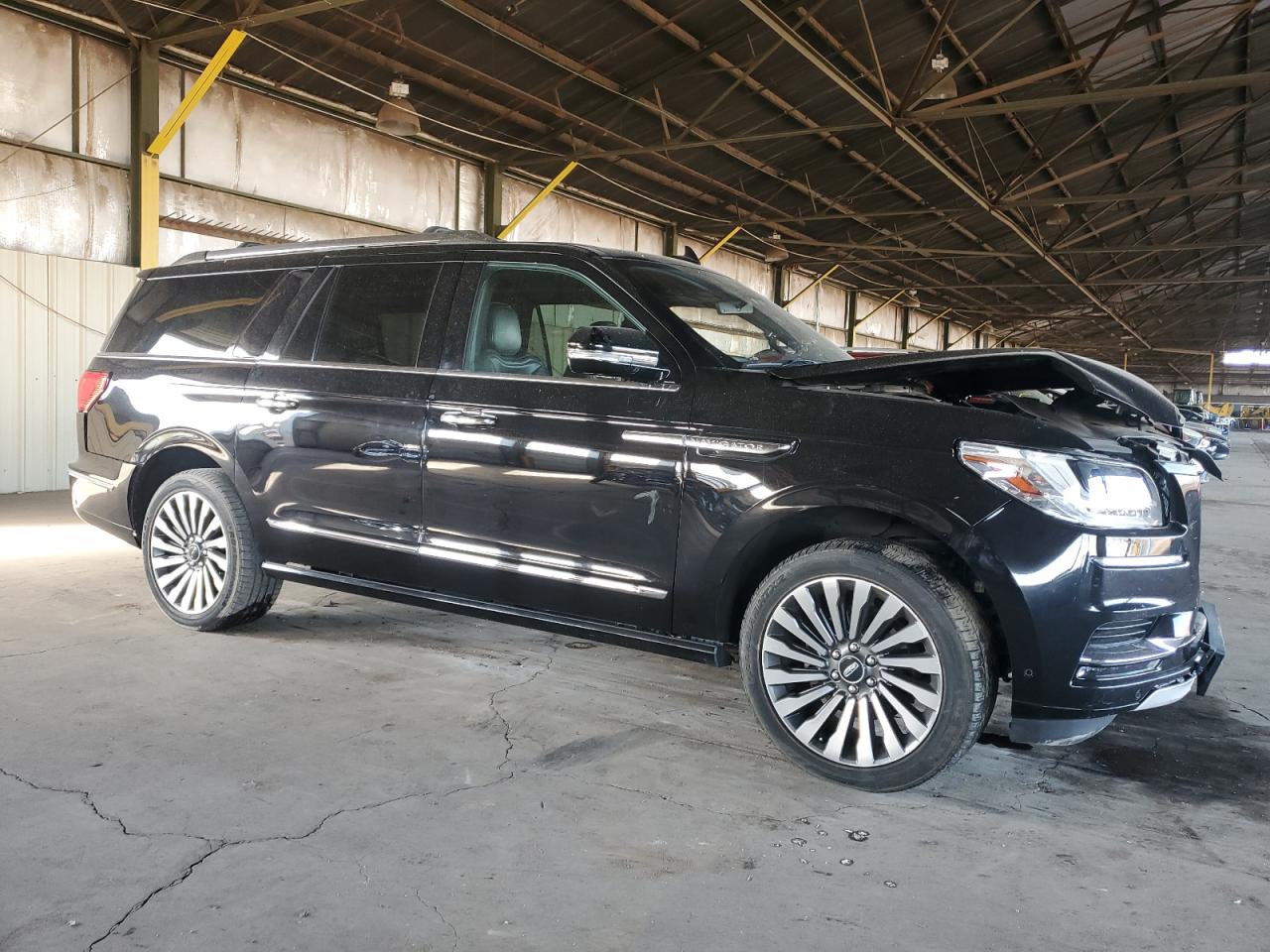 2019 Lincoln Navigator - Image 4