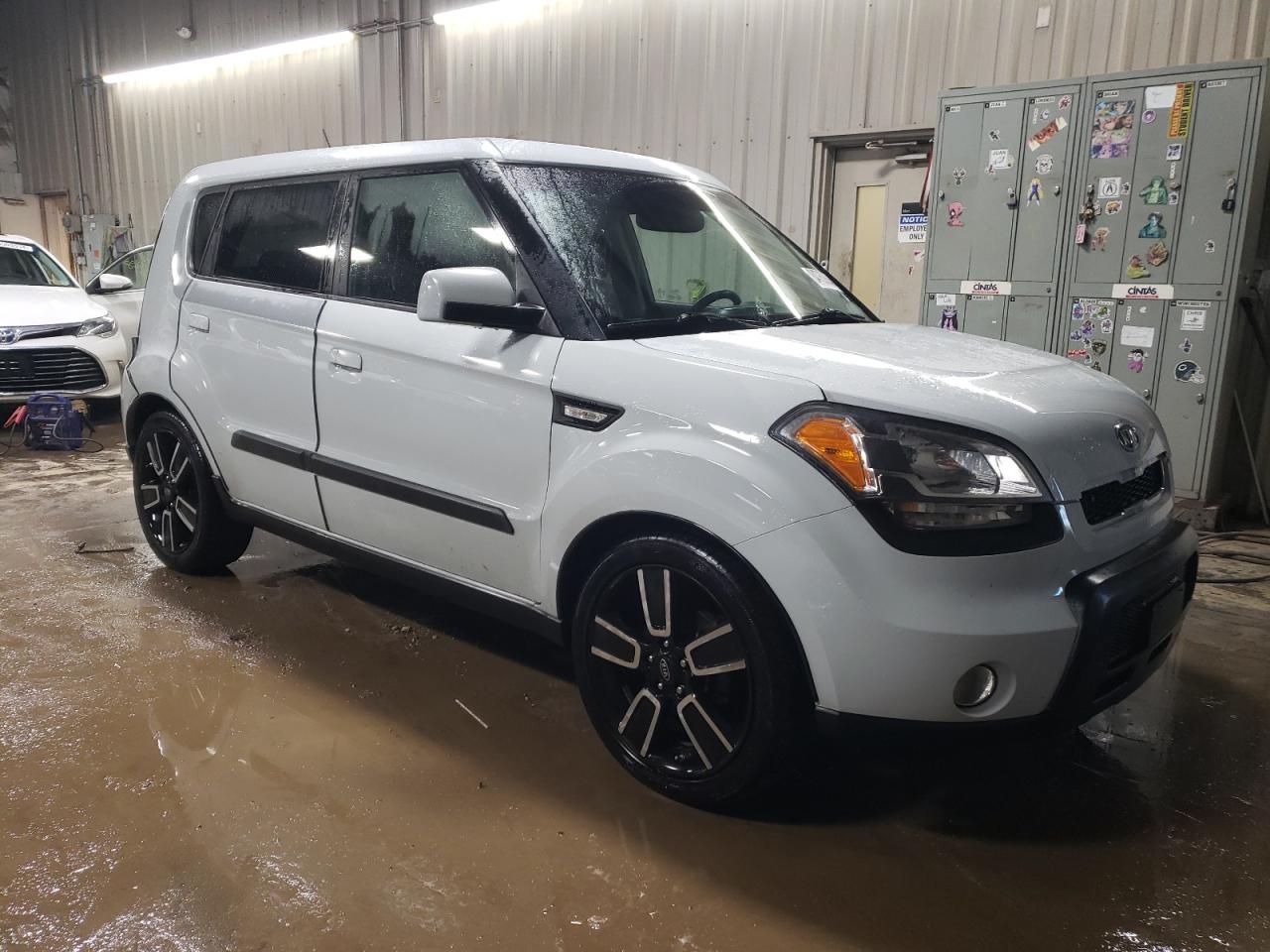 2010 Kia Soul + VIN: KNDJT2A28A7175094 Lot: 84760864