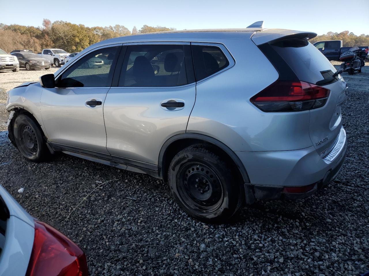 2018 Nissan Rogue - Image 2