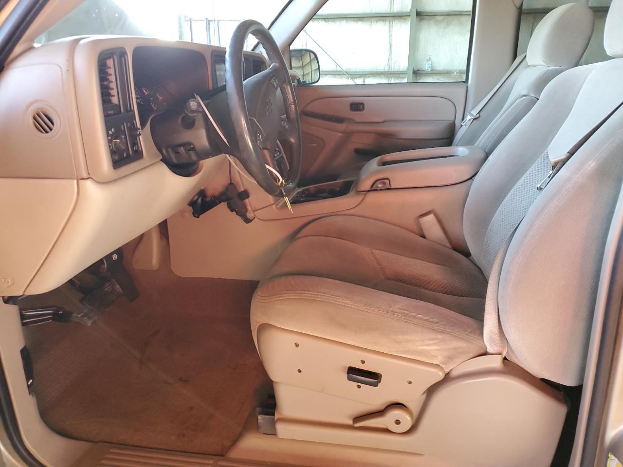 2005 Chevrolet Tahoe C1500 VIN: 1GNEC13TX5R129592 Lot: 85124534