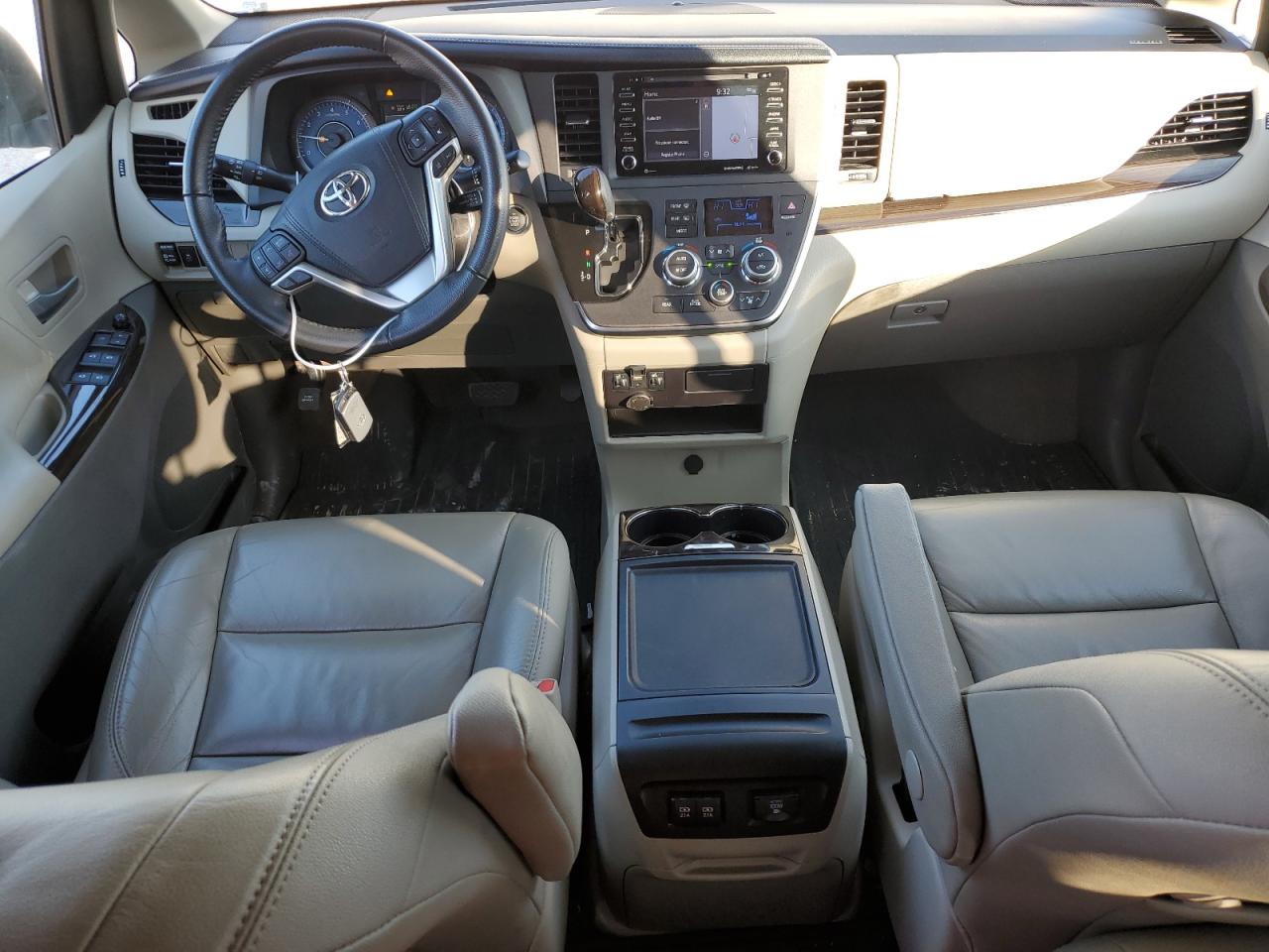 2018 Toyota Sienna - Image 8