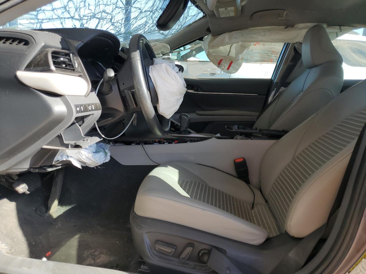 2022 Toyota Camry - Image 7