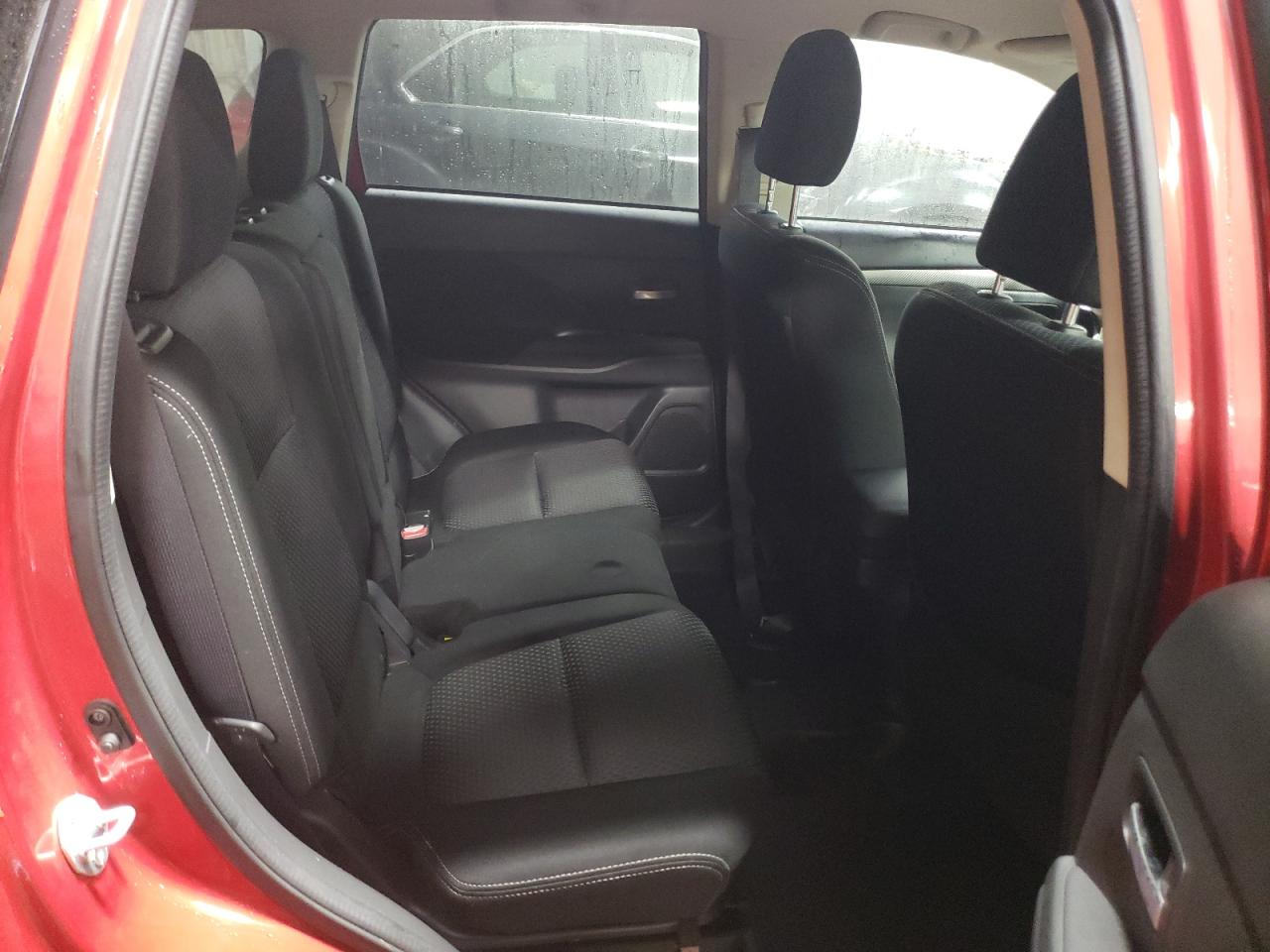 2017 Mitsubishi Outlander - Image 10