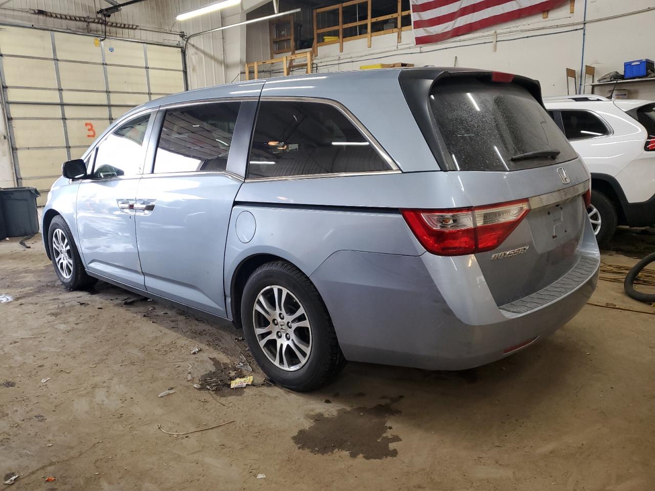 2011 Honda Odyssey - Image 2