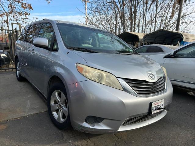 Мінівени TOYOTA SIENNA 2012 Сірий