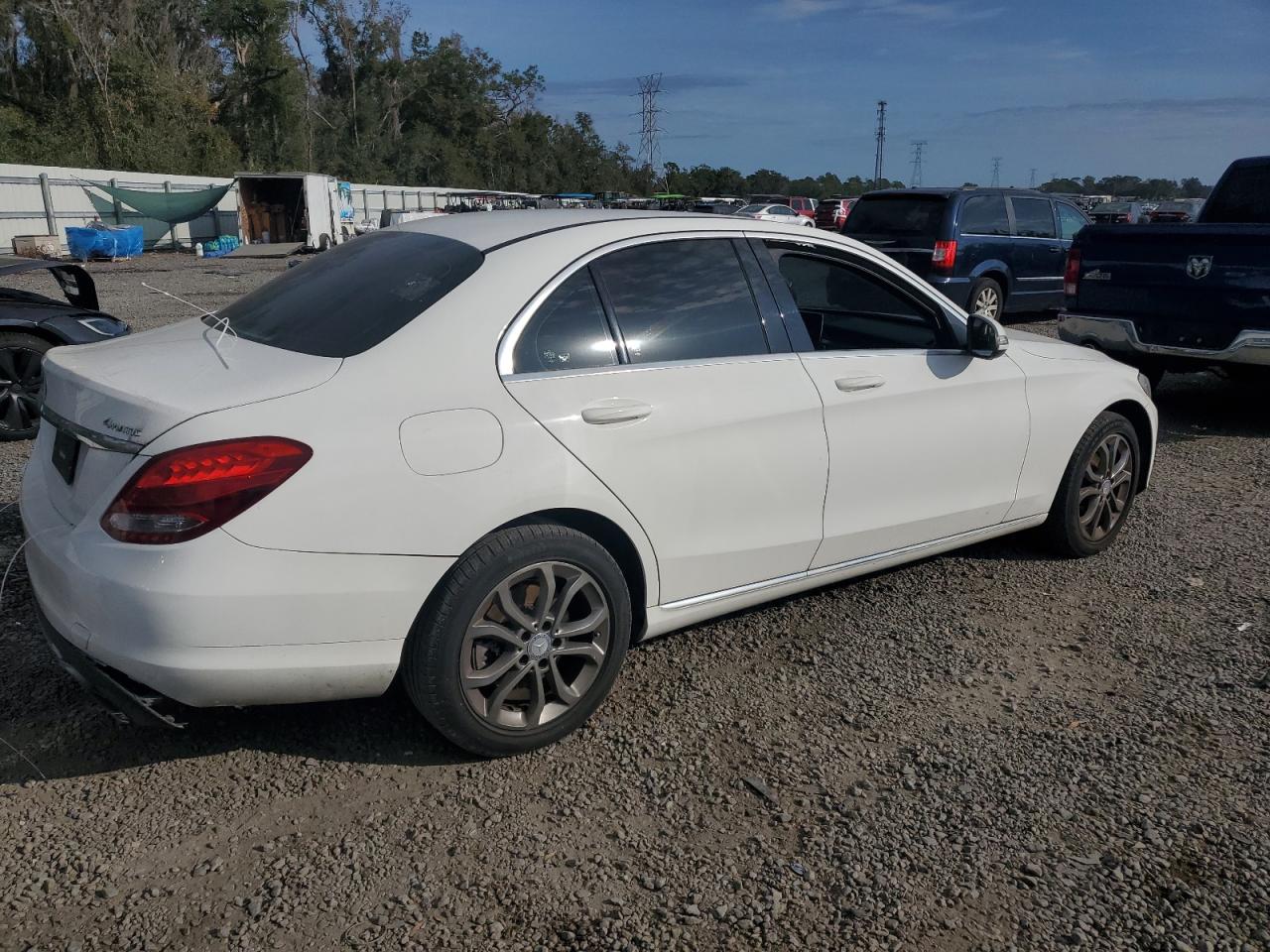 VIN 55SWF4KB3FU036580 2015 MERCEDES-BENZ C-CLASS no.3