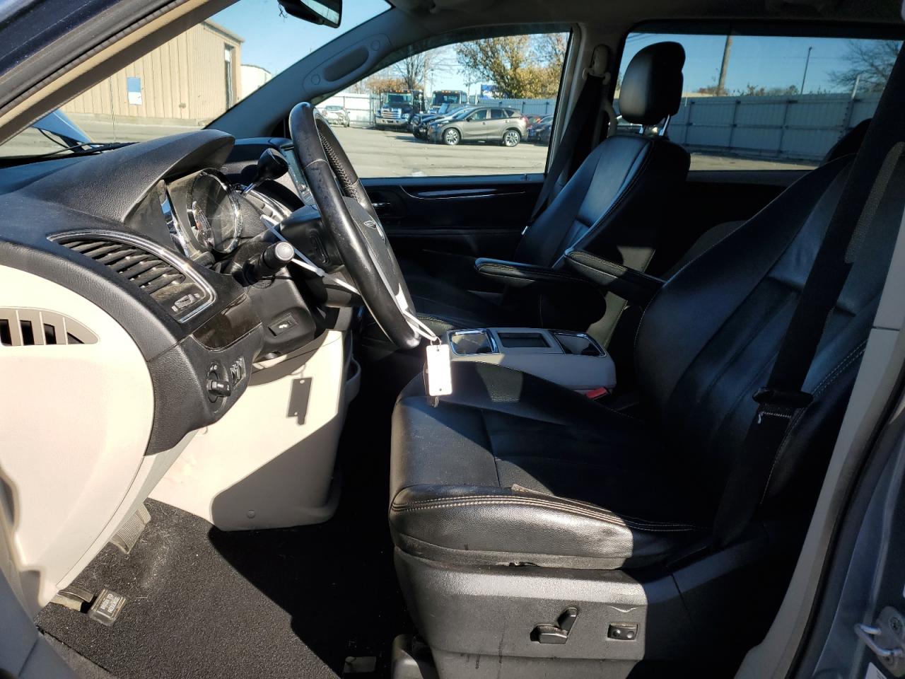2012 Chrysler Town & Country - Image 7