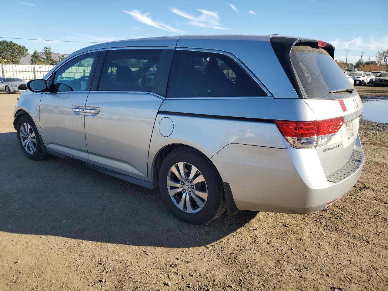 2014 Honda Odyssey - Image 2