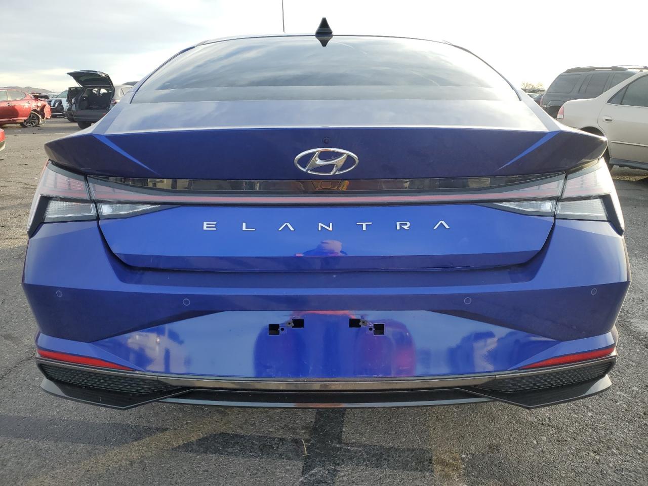 2022 Hyundai Elantra - Image 6
