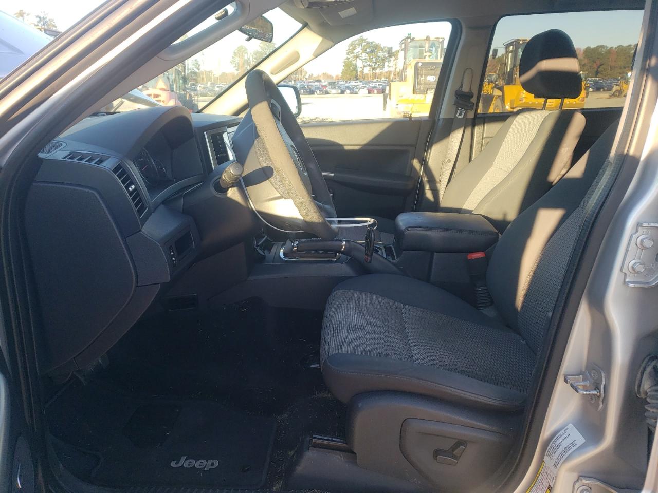 2010 Jeep Grand Cherokee - Image 7