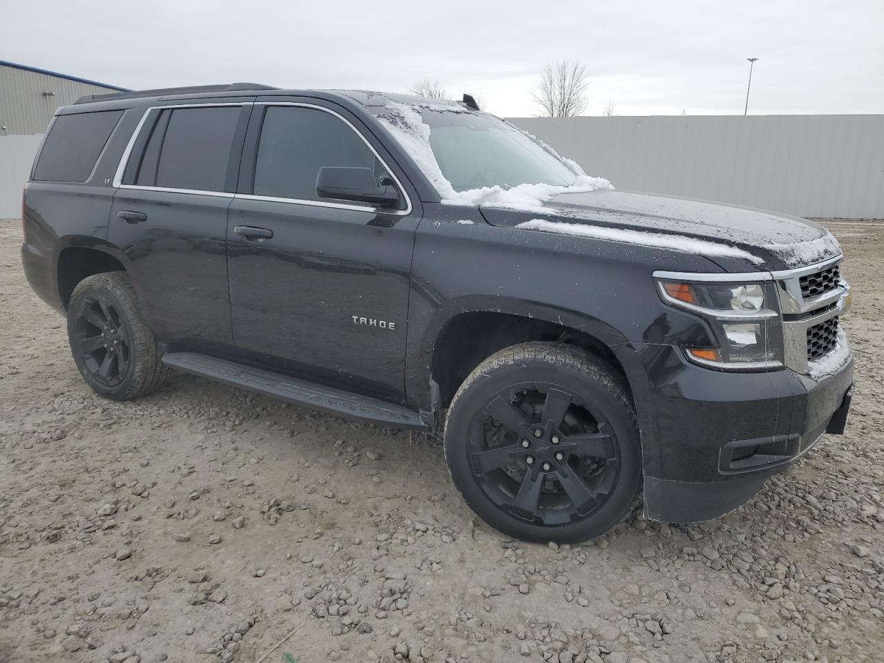 VIN 1GNSKBKC1HR346823 2017 CHEVROLET TAHOE no.4